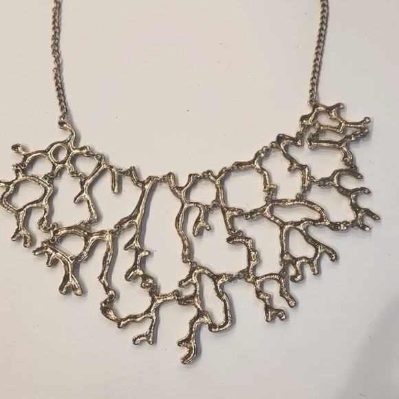 SALE$6*or2for$10.* White and Gold Necklace - Picture 4 of 5